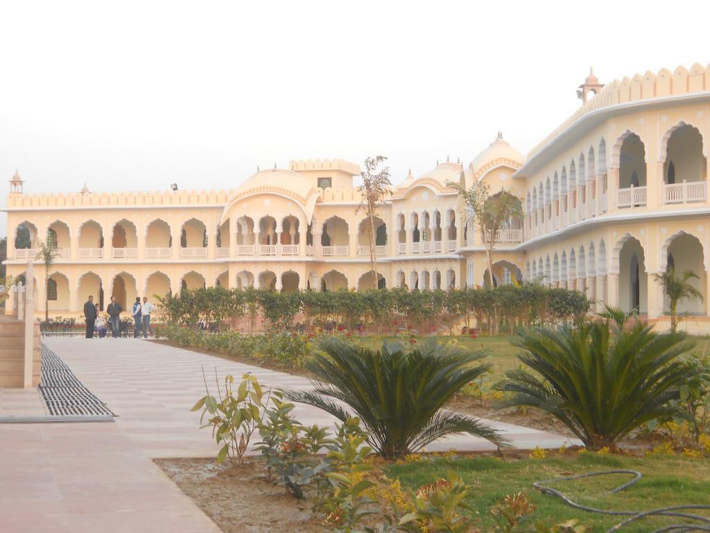V Resorts Rajmahal Orchha Exterior foto