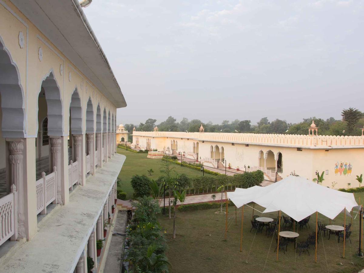 V Resorts Rajmahal Orchha Exterior foto