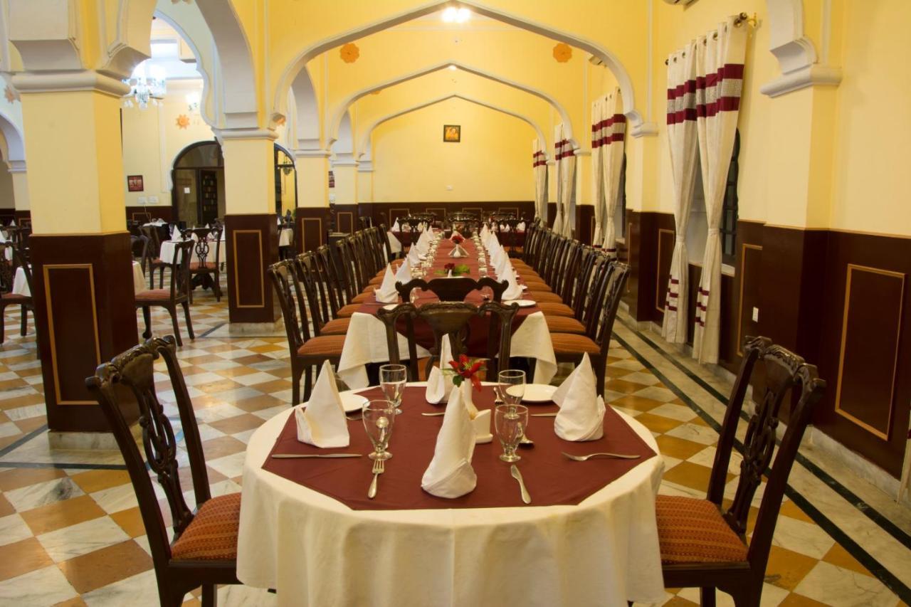 V Resorts Rajmahal Orchha Exterior foto