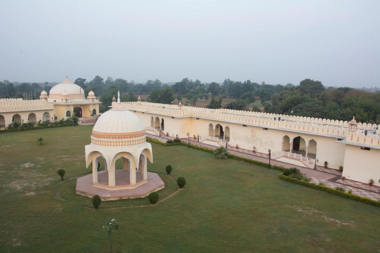 V Resorts Rajmahal Orchha Exterior foto