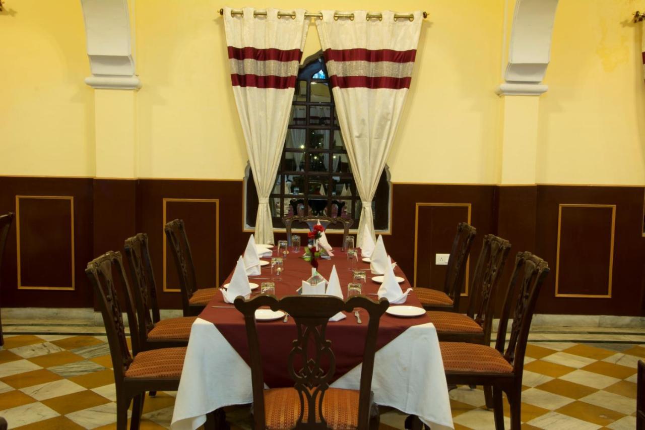V Resorts Rajmahal Orchha Exterior foto