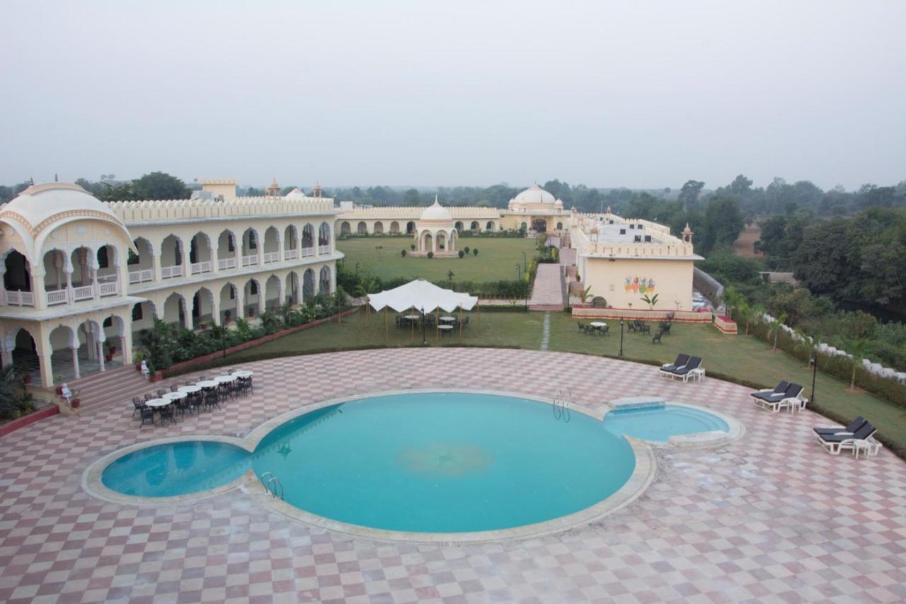 V Resorts Rajmahal Orchha Exterior foto