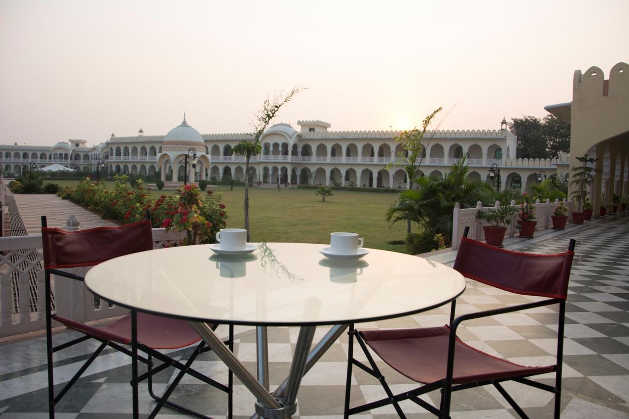 V Resorts Rajmahal Orchha Exterior foto